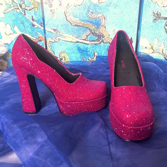 Hot topic size 9 ruby red, glitter, platform pumps. - Picture 1 of 6